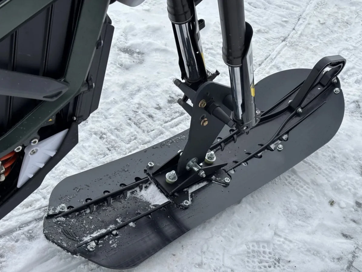 ultra-bee-track-n-go-snow-kit-9181325_1196x896.webp